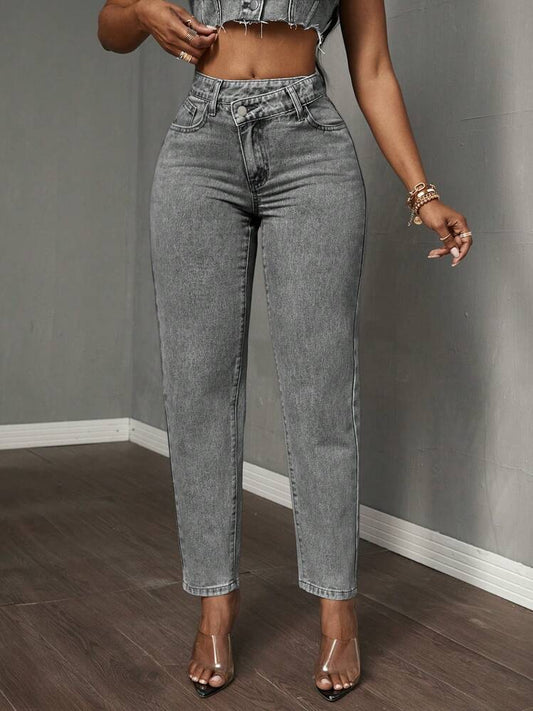 Asymmetric waist pocket tapered jeans in grey
