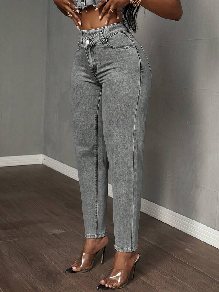 Asymmetric waist pocket tapered jeans in grey