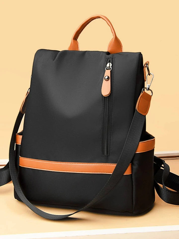 Large capacity shoulder bag in black