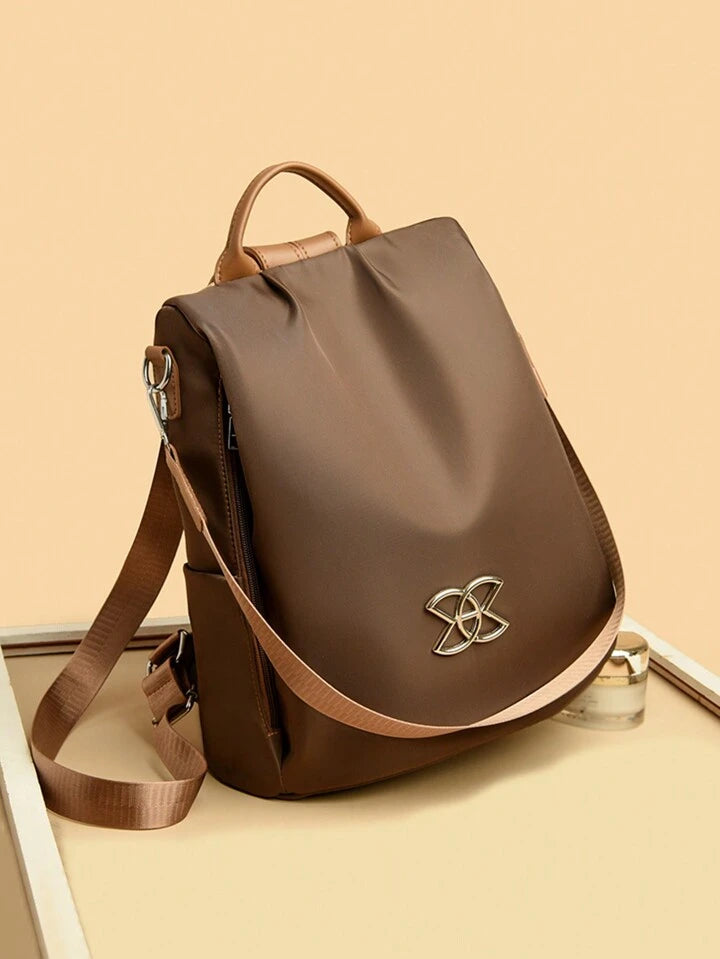 Large capacity shoulder bag in brown
