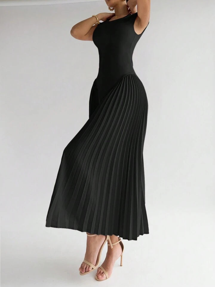 Pleated A-line long dress in black
