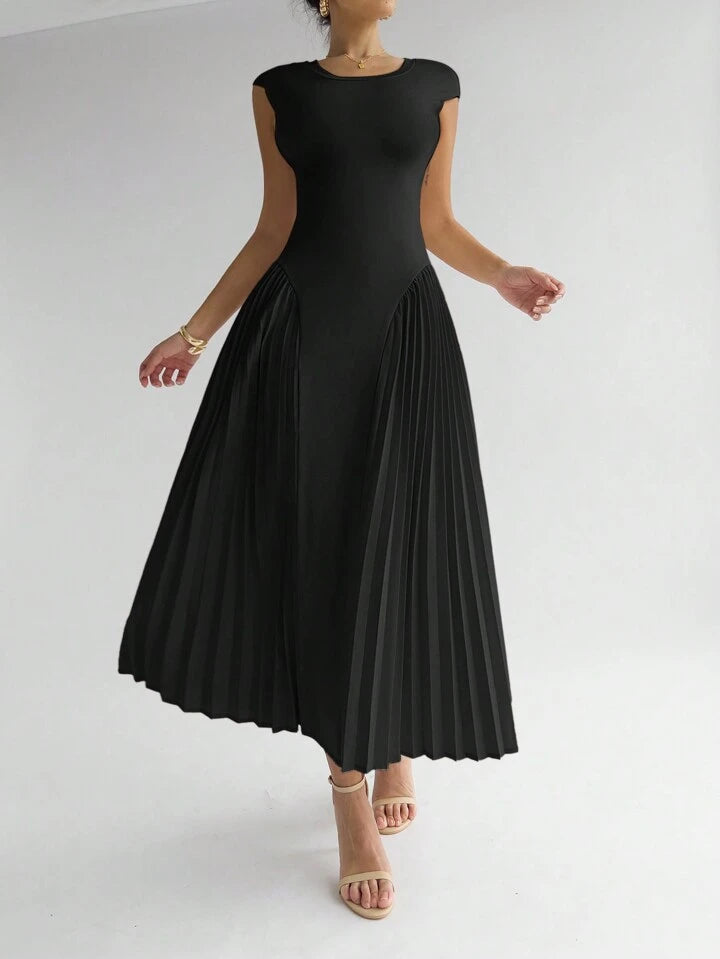 Pleated A-line long dress in black