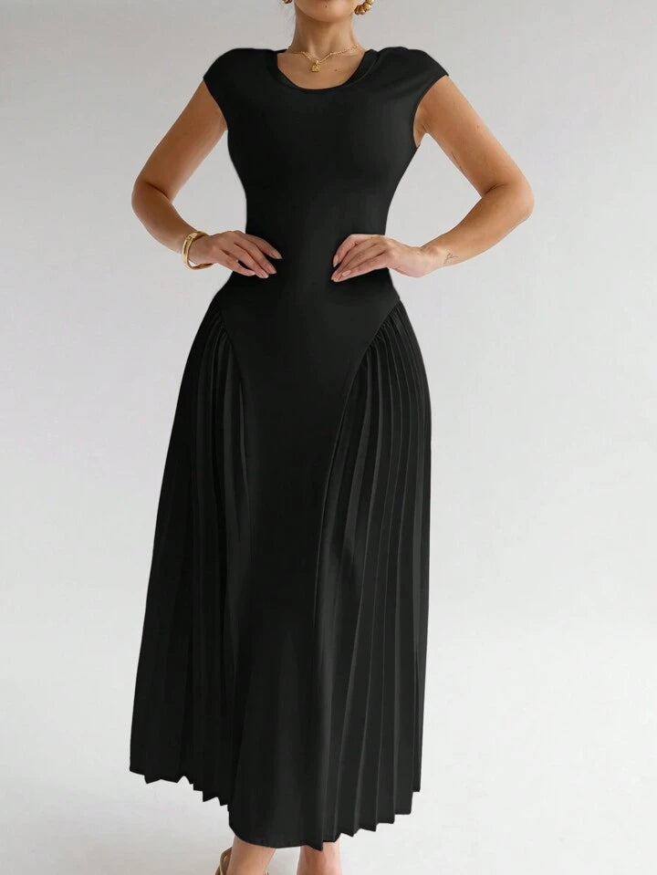 Pleated A-line long dress in black