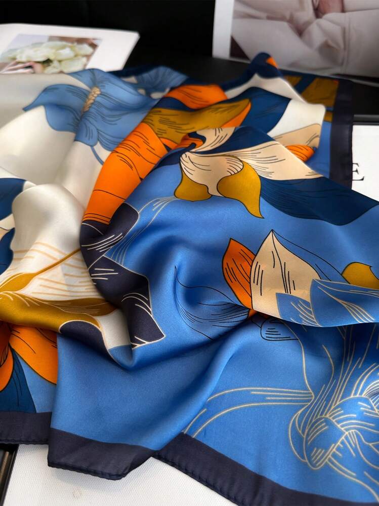 Printed lightweight scarf in blue