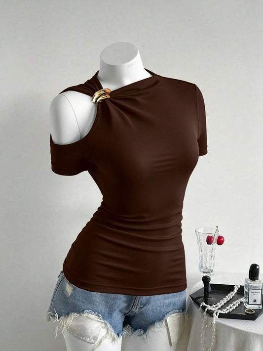Short sleeve metal decorated hollow out top in brown