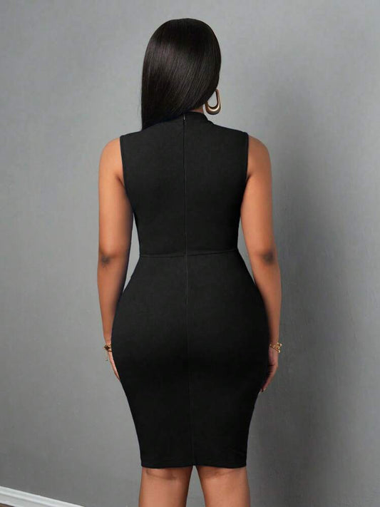 Solid color sleeveless bodycon dress in black