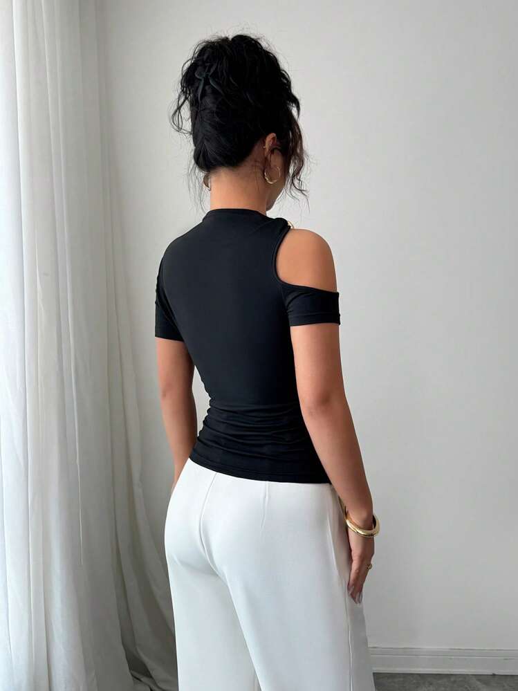 Solid hollow out metal decorated top in black