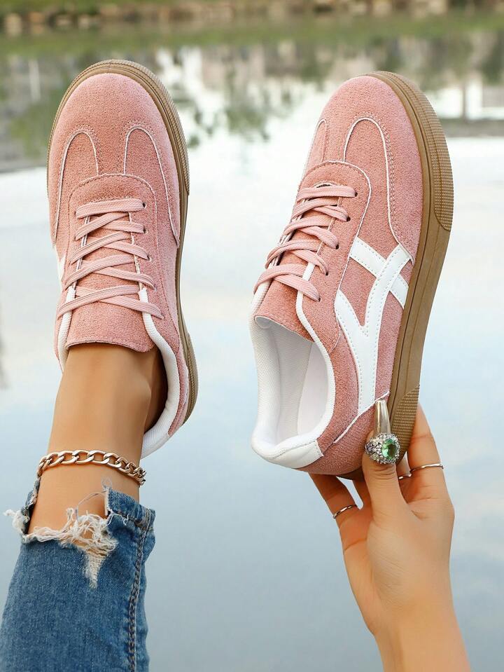 Suede-like lace up shoes in pink