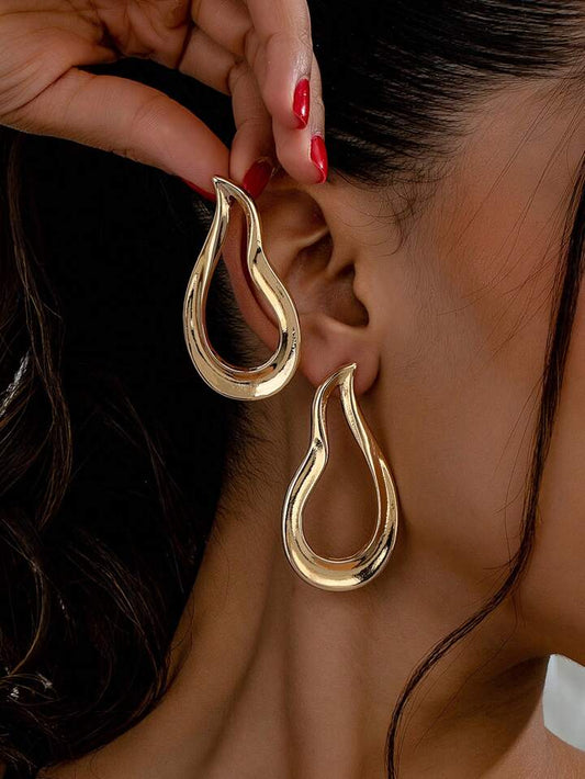 1pair asymmetrical earrings in gold