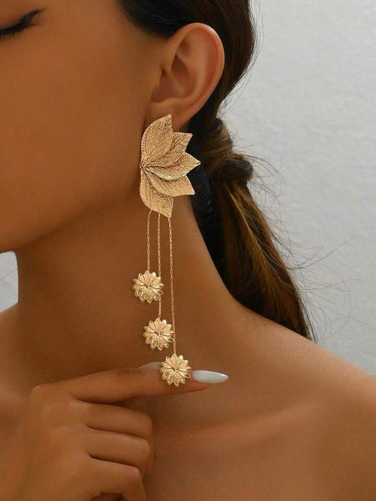 1pair leaf shaped tassel dangle earrings in gold