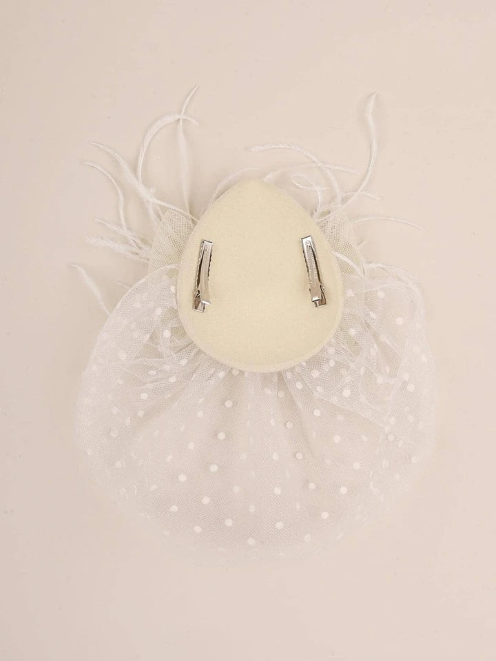 1pc feather & mesh decor fascinator hair clip in beige