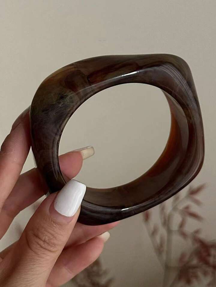 1pc asymetric resin bracelet in multi