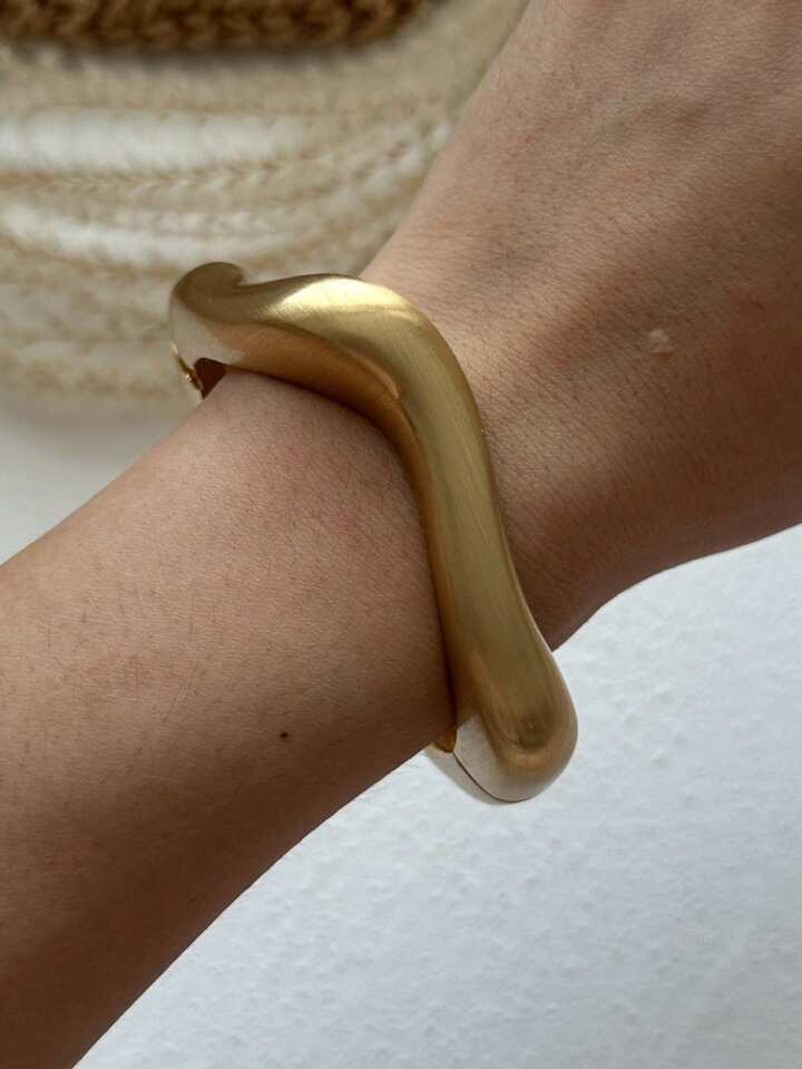 1pc asymetric wave bracelet in multi