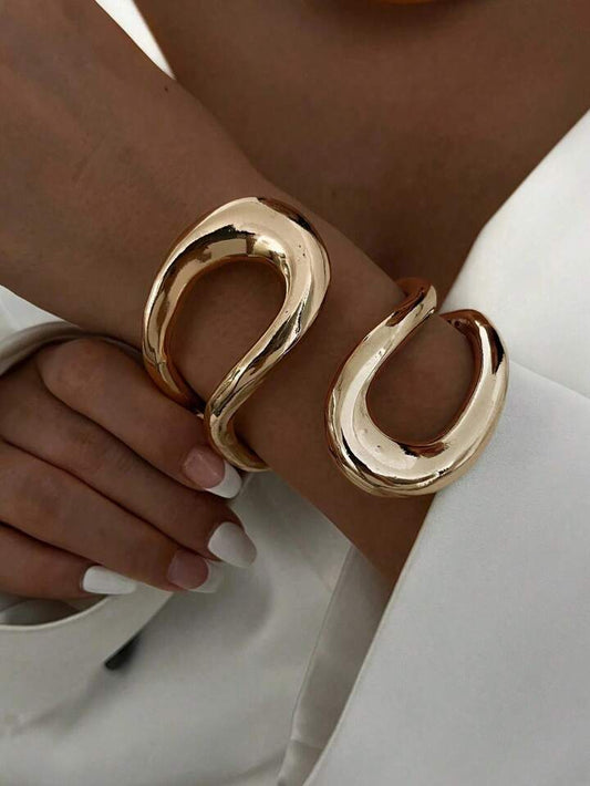 1pc metallic circular bangle with hollow out in gold