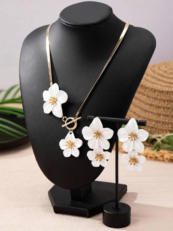 2pcs floral pendant necklace & earinngs set in white