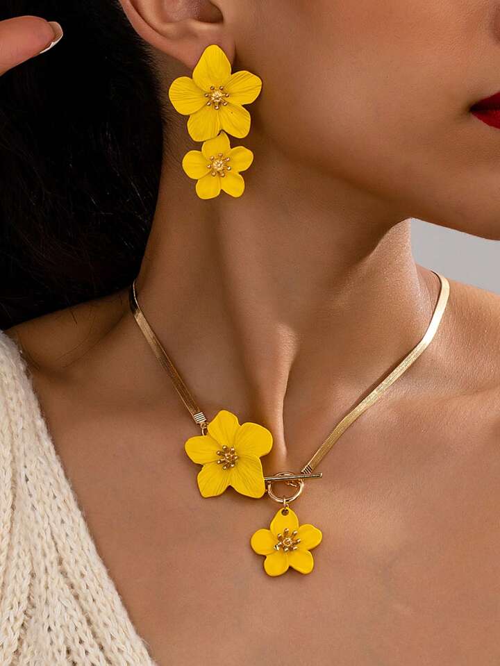 2pcs floral pendant necklace & earinngs set in yellow