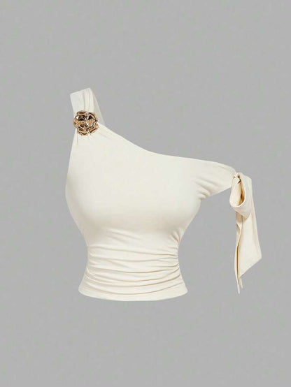 Asymmetrical bowtie metal decor top in nude