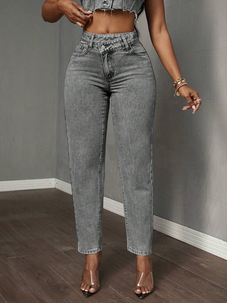 Asymmetric waist pocket tapered jeans in grey
