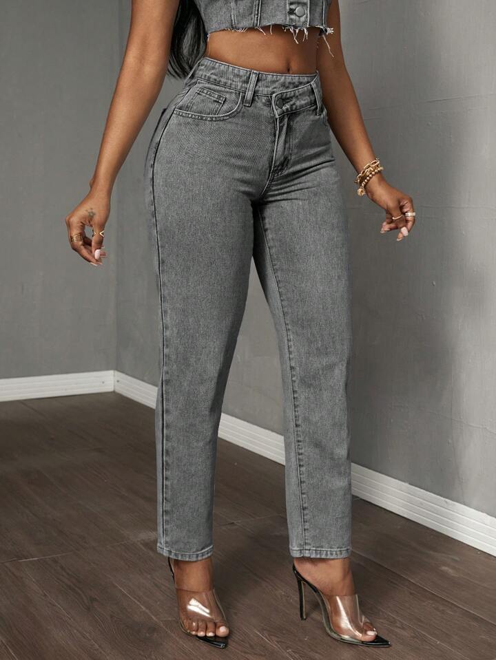 Asymmetric waist pocket tapered jeans in grey