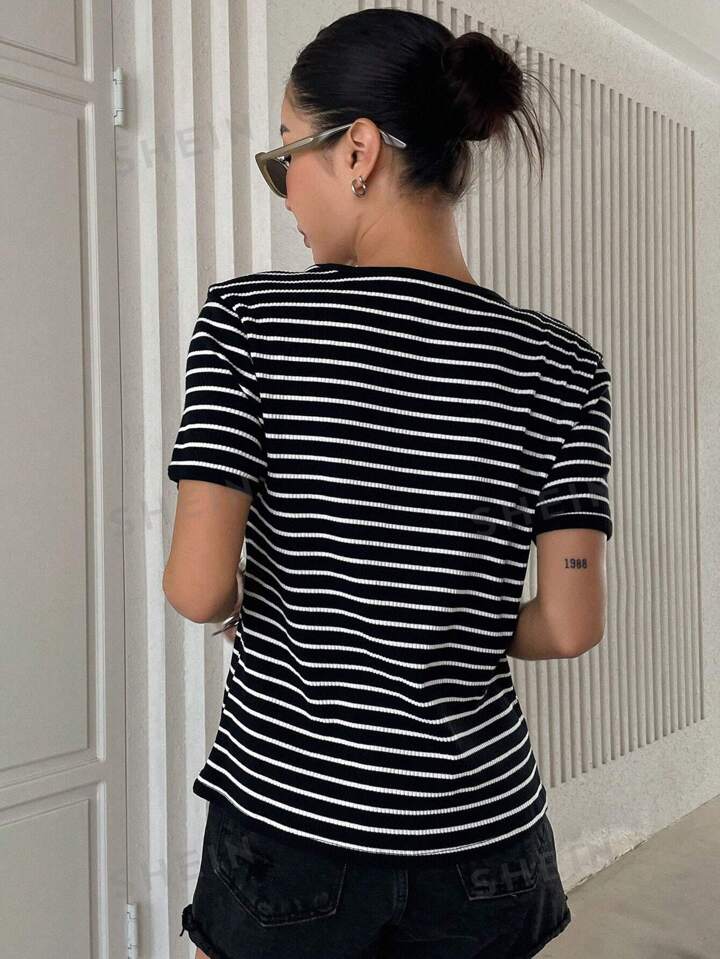 DAZY striped print tee in black