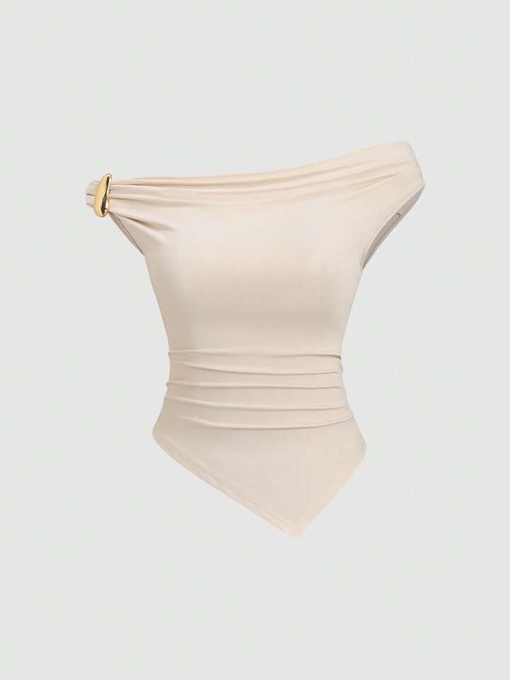 Gold decor twist asymmetric top in nude