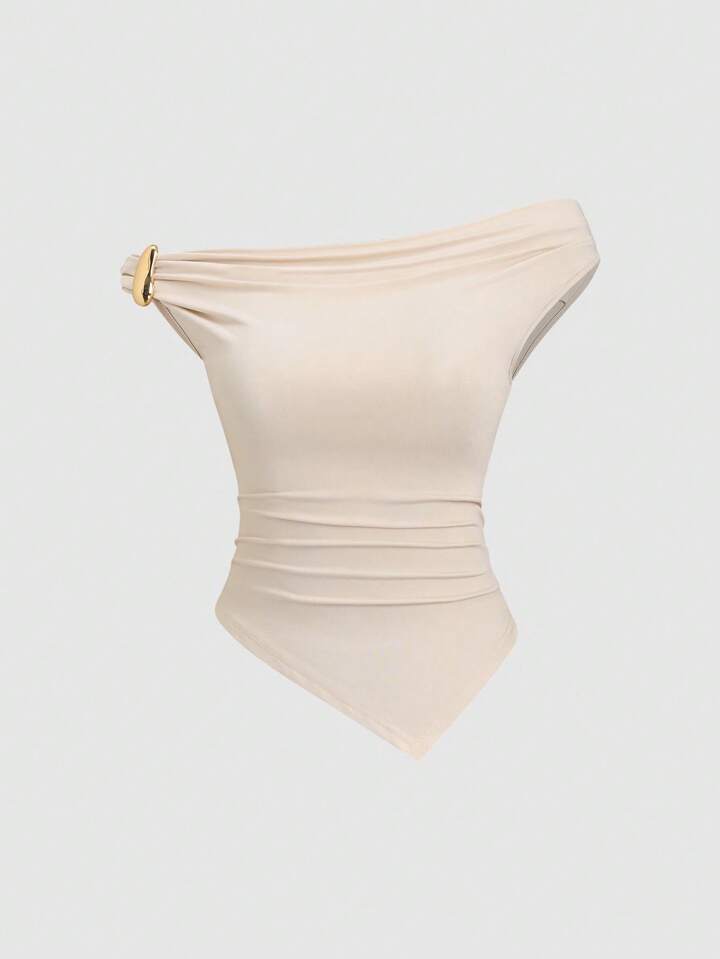 Gold decor twist asymmetric top in nude