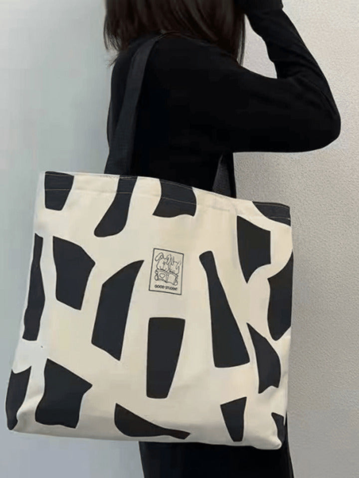 Letter graphic geometric pattern tote bag in black