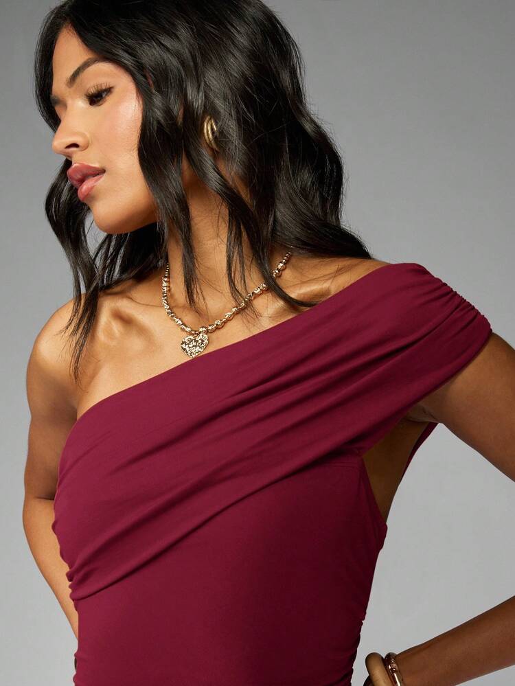 One shoulder ruched split maxi in burgundy