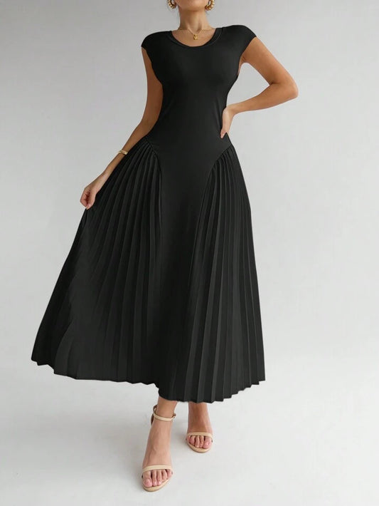 Pleated A-line long dress in black
