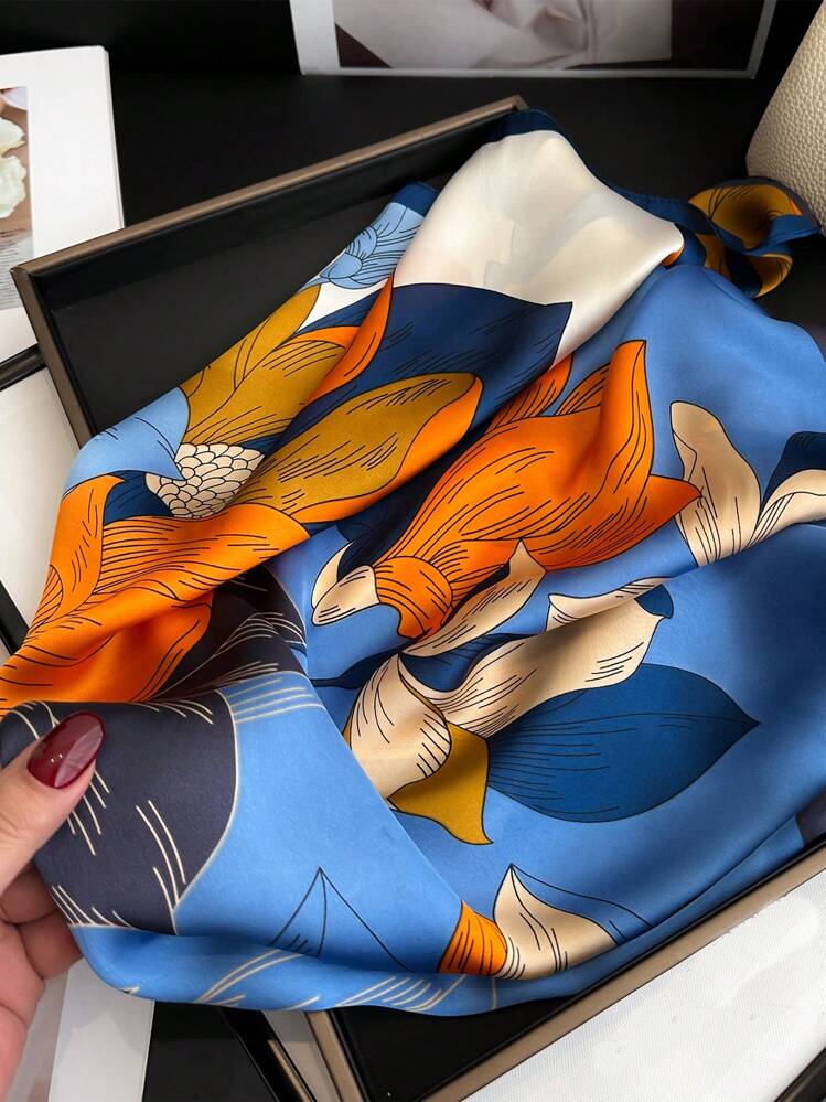 Printed lightweight scarf in blue