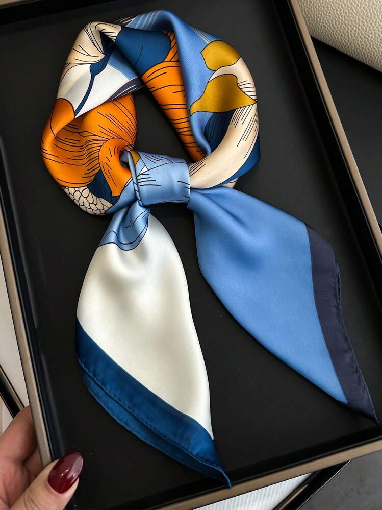 Printed lightweight scarf in blue