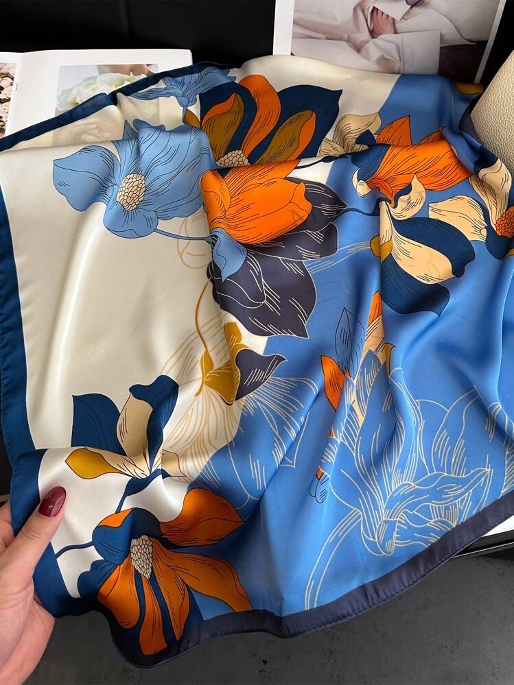 Printed lightweight scarf in blue
