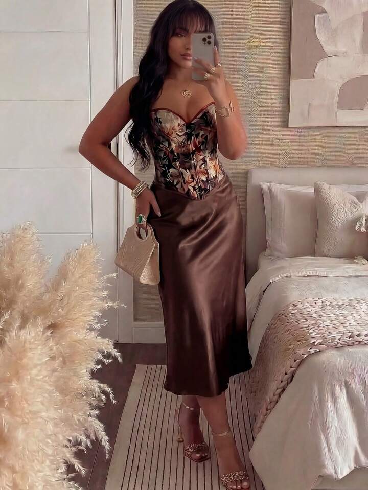 Satin high waist skirt in brown