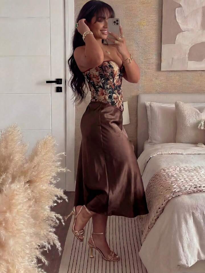 Satin high waist skirt in brown