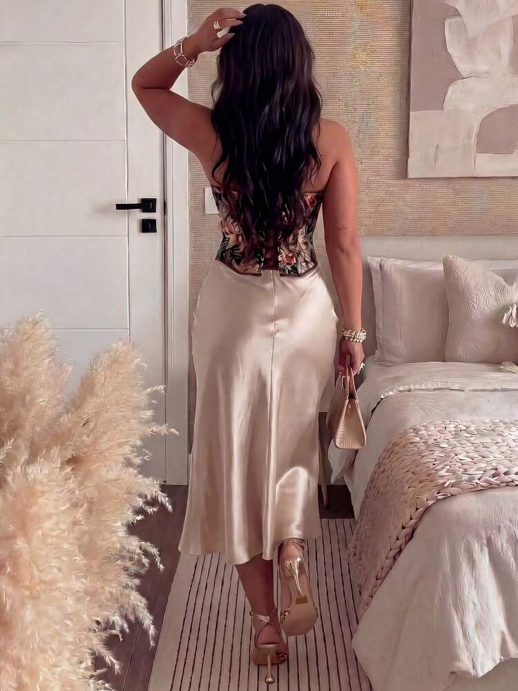 Satin high waist skirt in nude