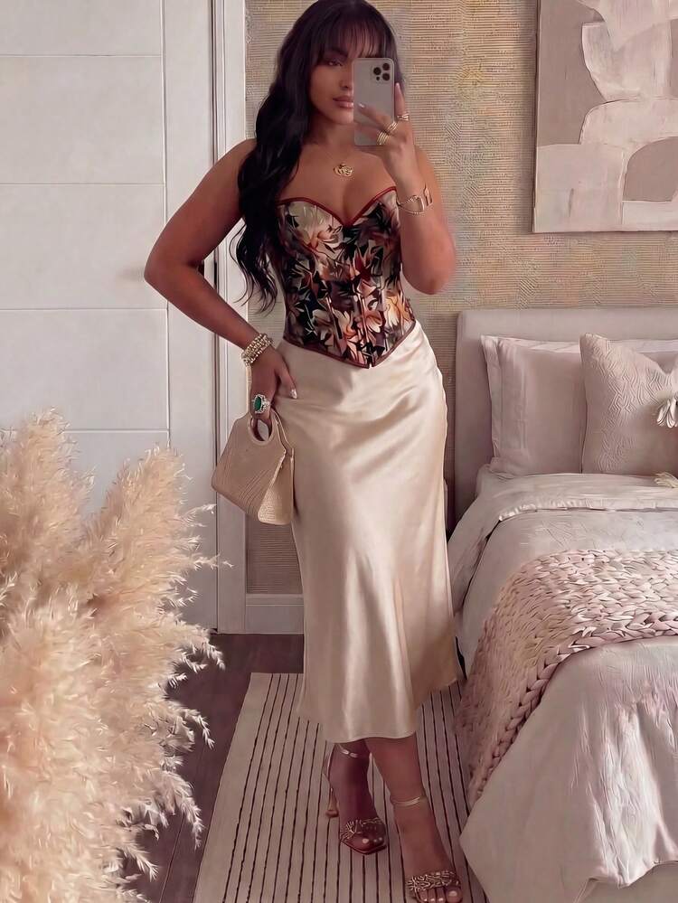 Satin high waist skirt in nude