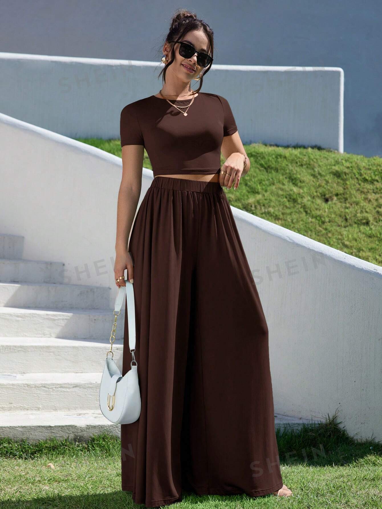 Short sleeve tee & wide leg pants in brown