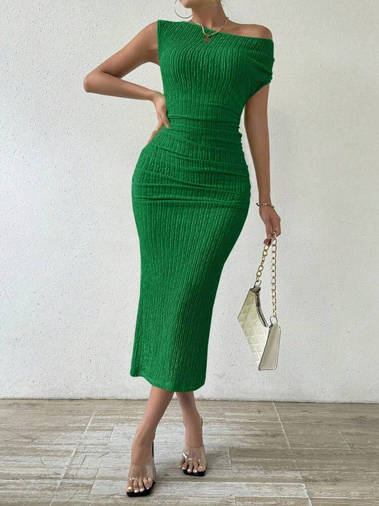 Sleeveless asmmetrical collar pleated dress in green