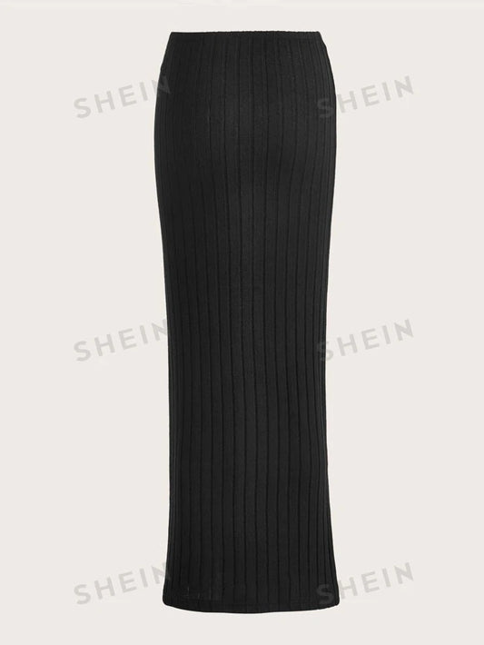 Solid color A-line skirt in black