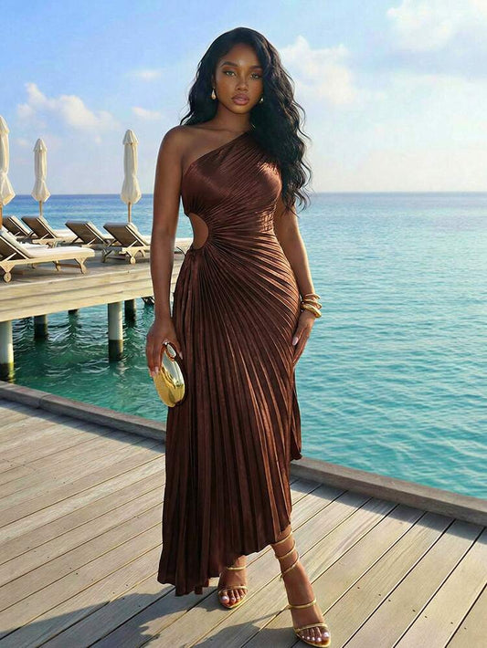 Solid color cut out waist pleated dress in brown