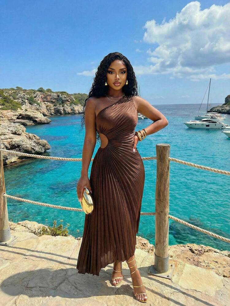 Solid color cut out waist pleated dress in brown