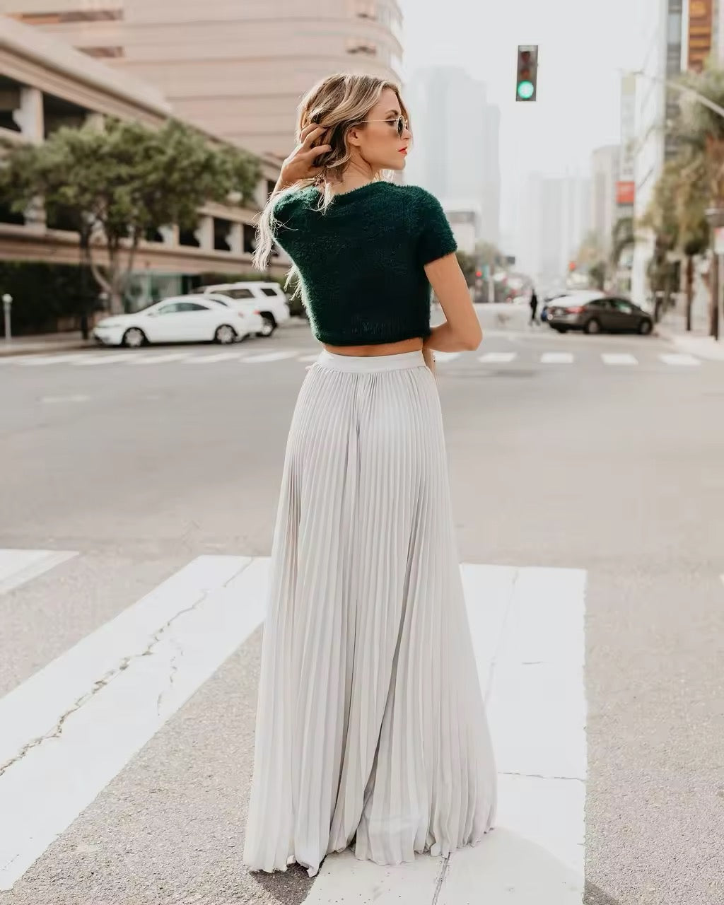 Solid color high waist pleated maxi skirt in white