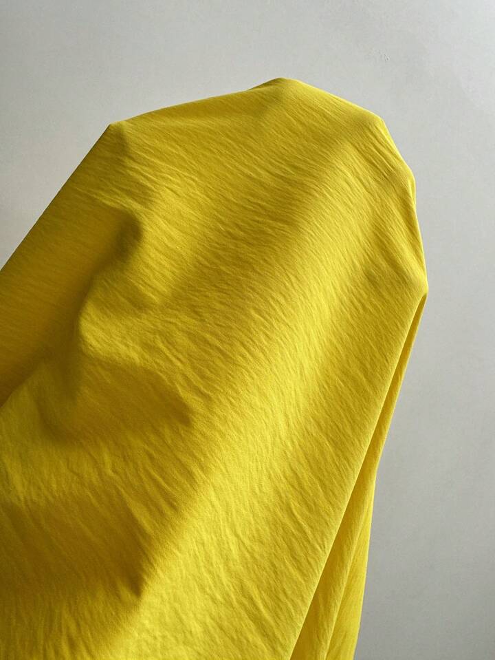 Solid color sleeveless dress in yellow