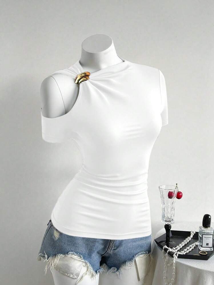 Solid hollow out metal decorated top in white