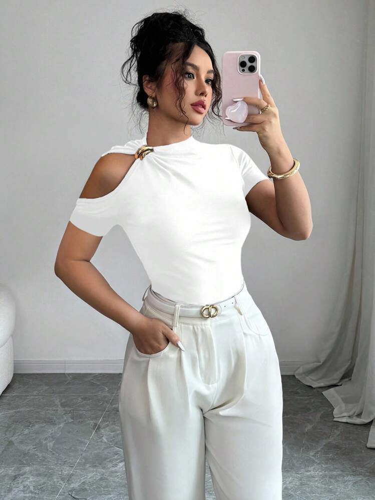 Solid hollow out metal decorated top in white