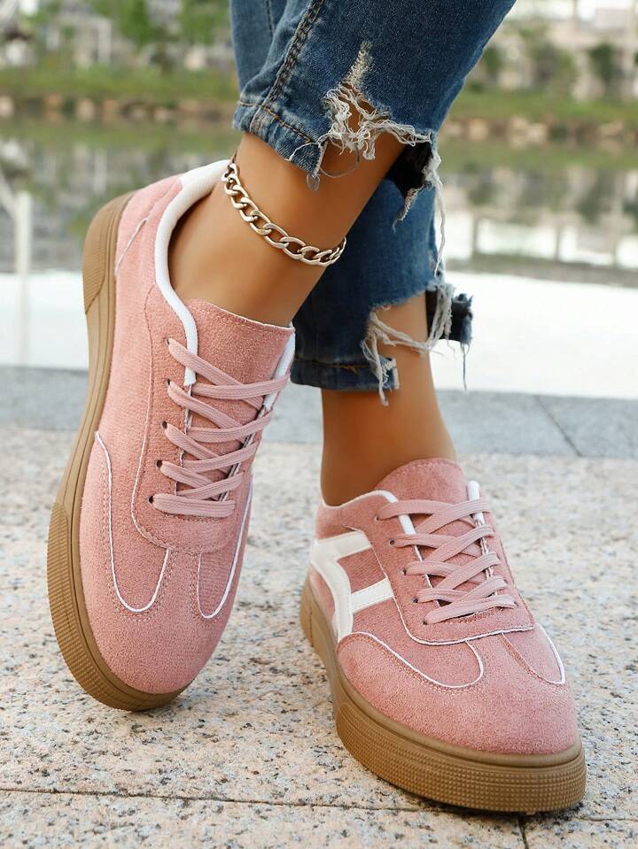 Suede-like lace up shoes in pink