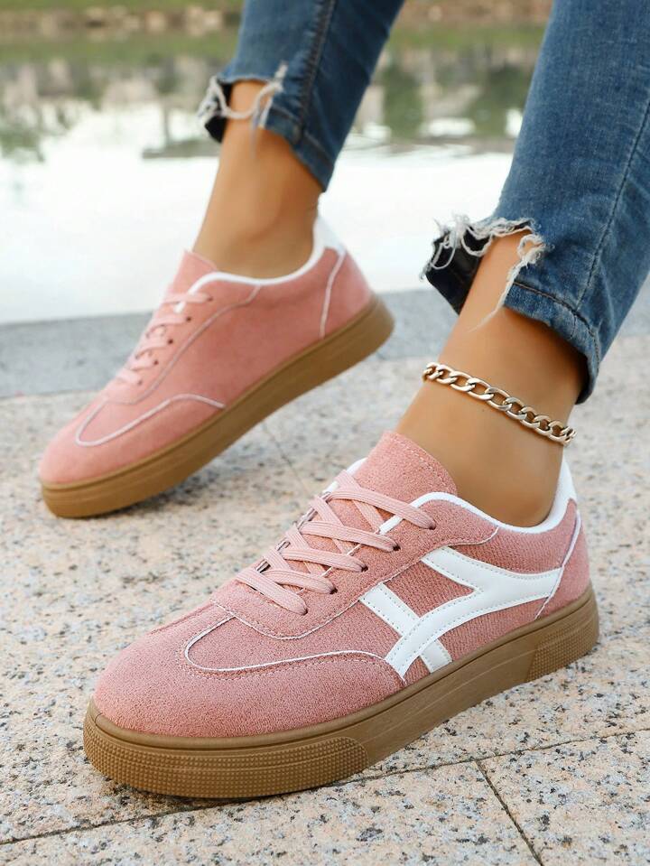 Suede-like lace up shoes in pink