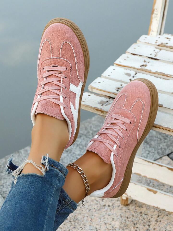 Suede-like lace up shoes in pink